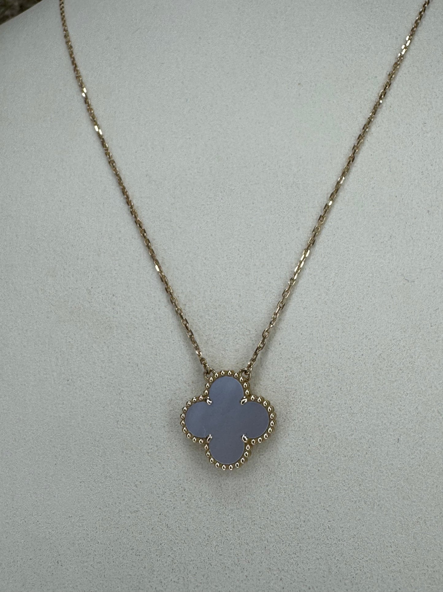 18k Gold One Clover Mother Pearl