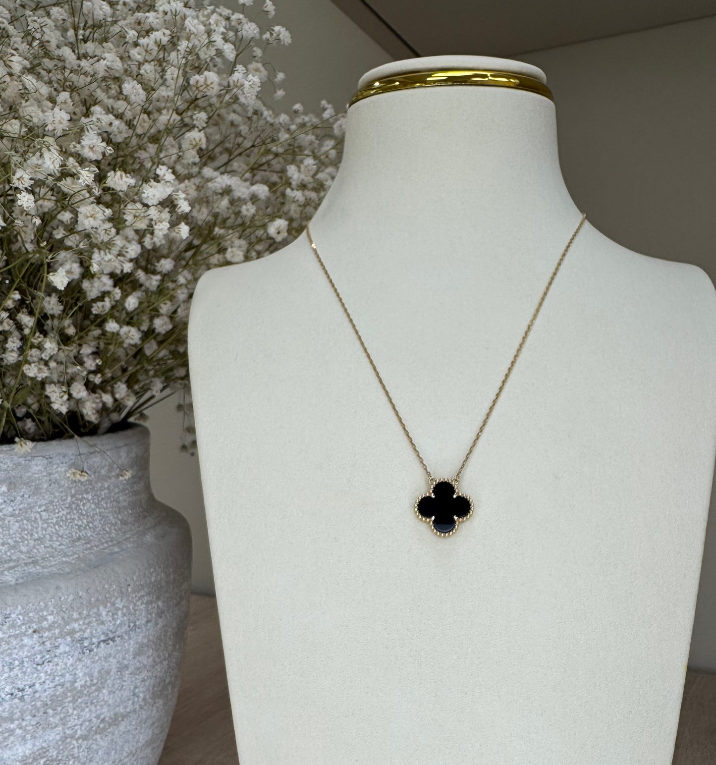 18k Gold One Clover Onyx Stone