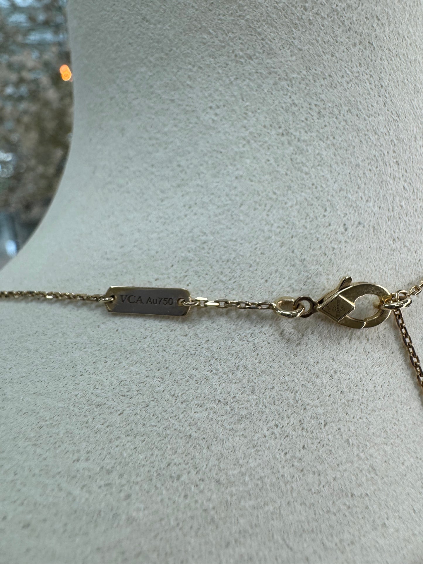 18k Gold One Clover Onyx Stone