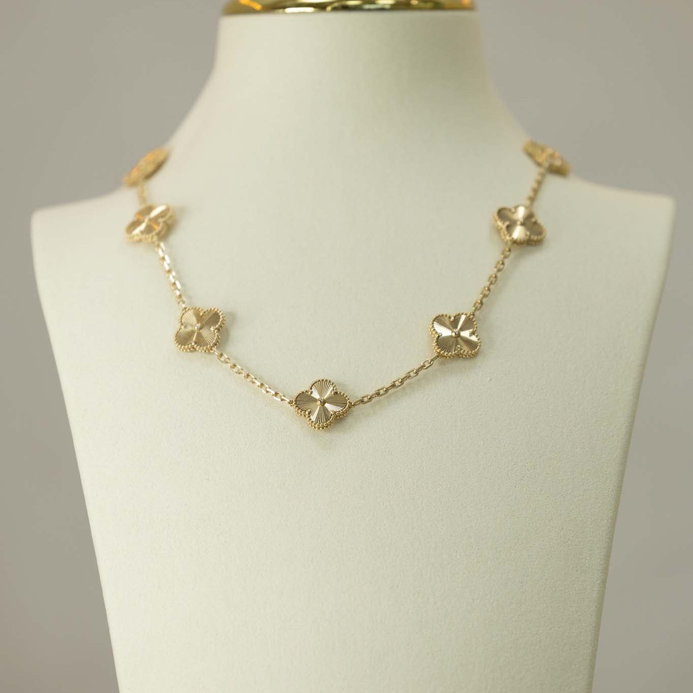 18K Gold 10 Motif necklace