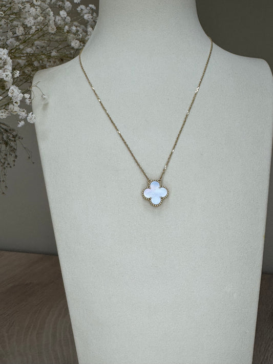 18k Gold One Clover Mother Pearl