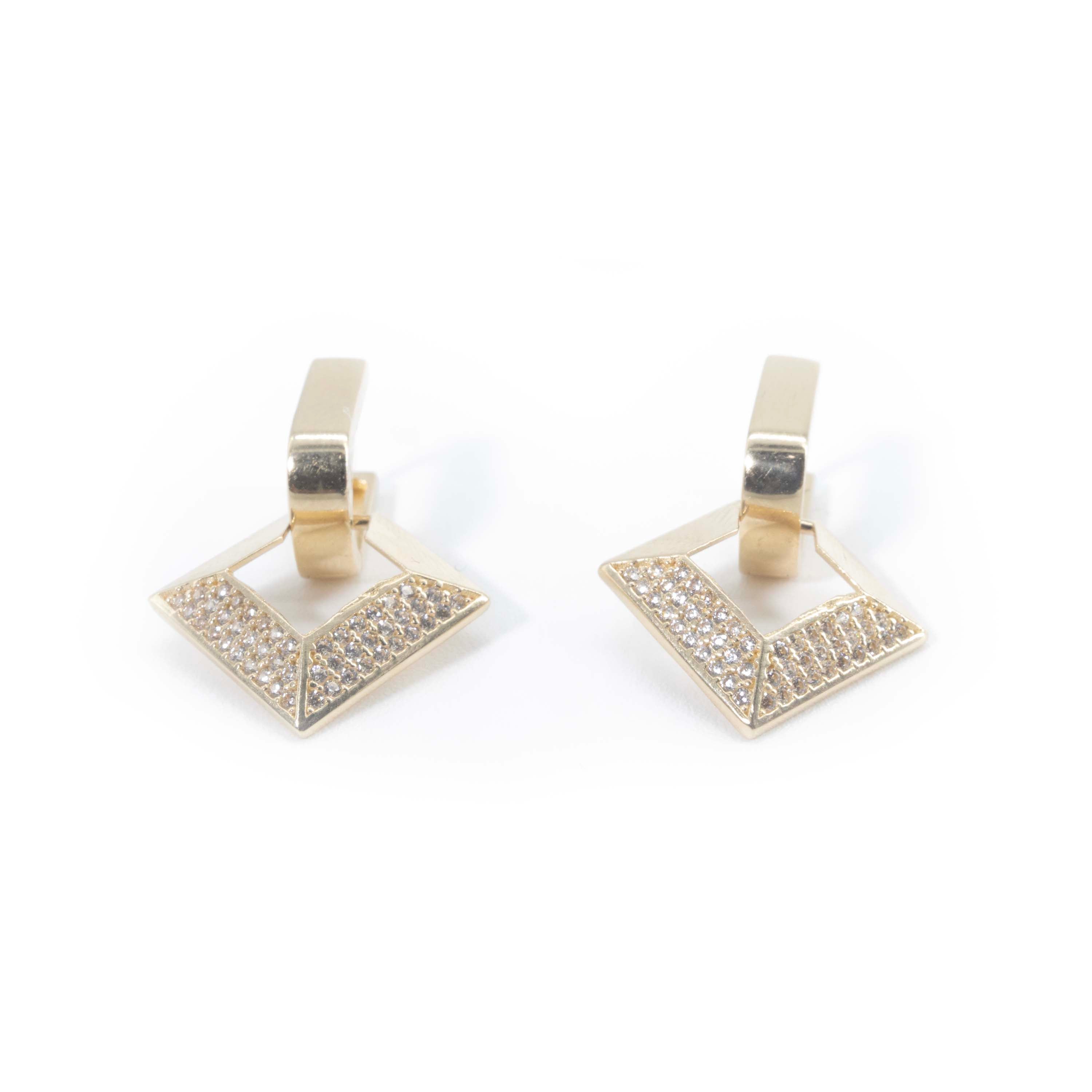 14k Gold Pyramid Shape Design