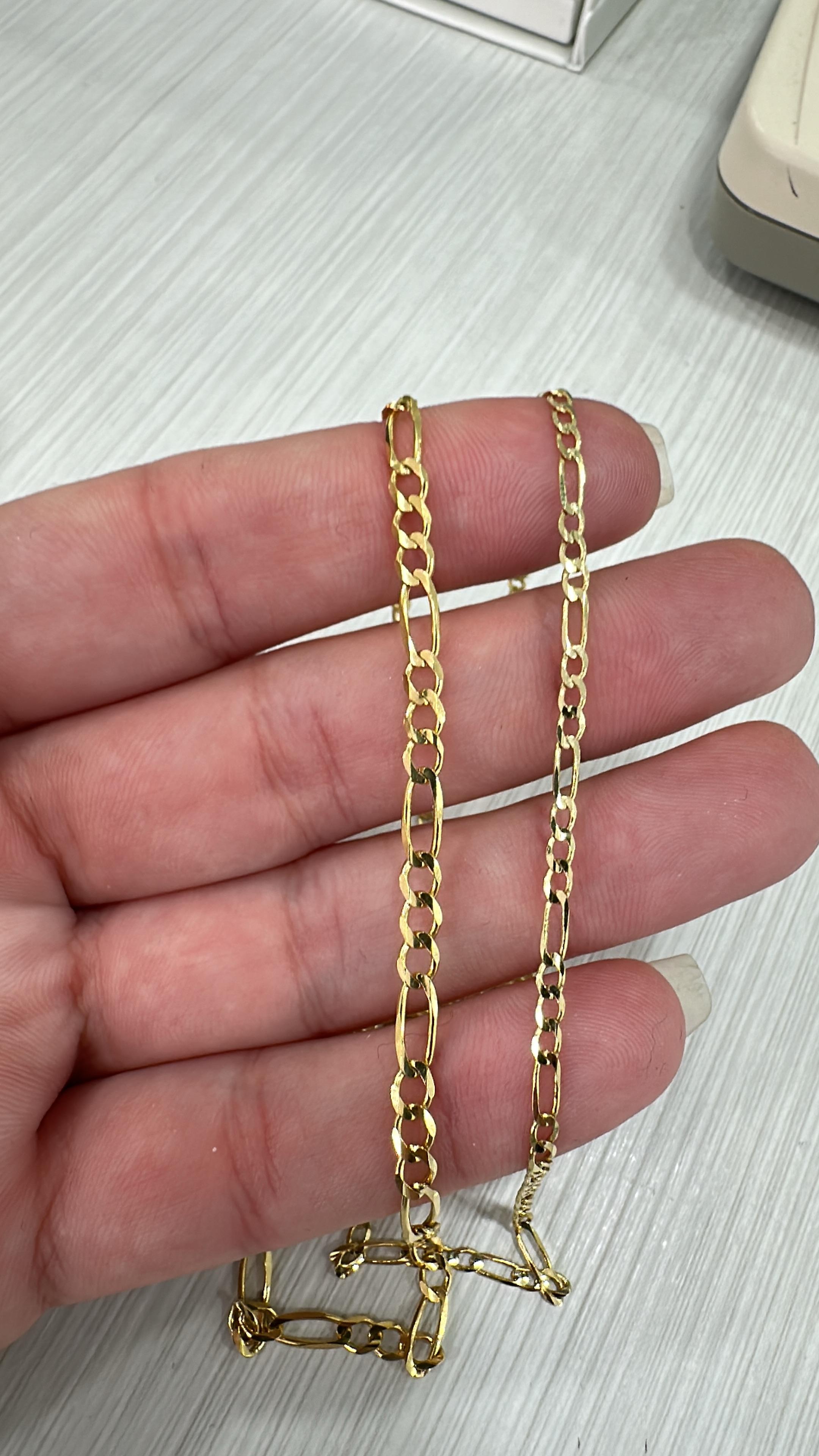14k Gold fígaro chain