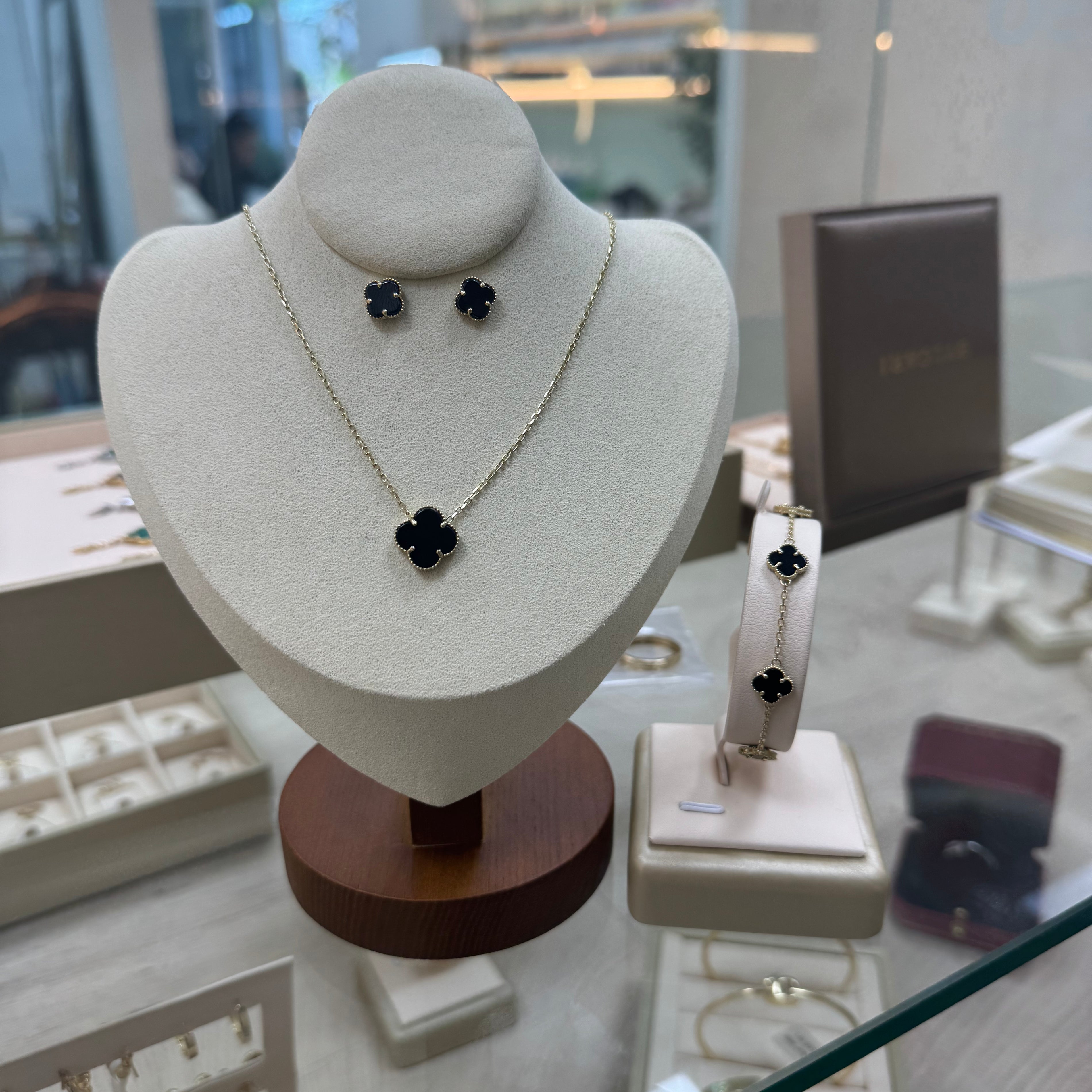 10K Gold Set Black Clover