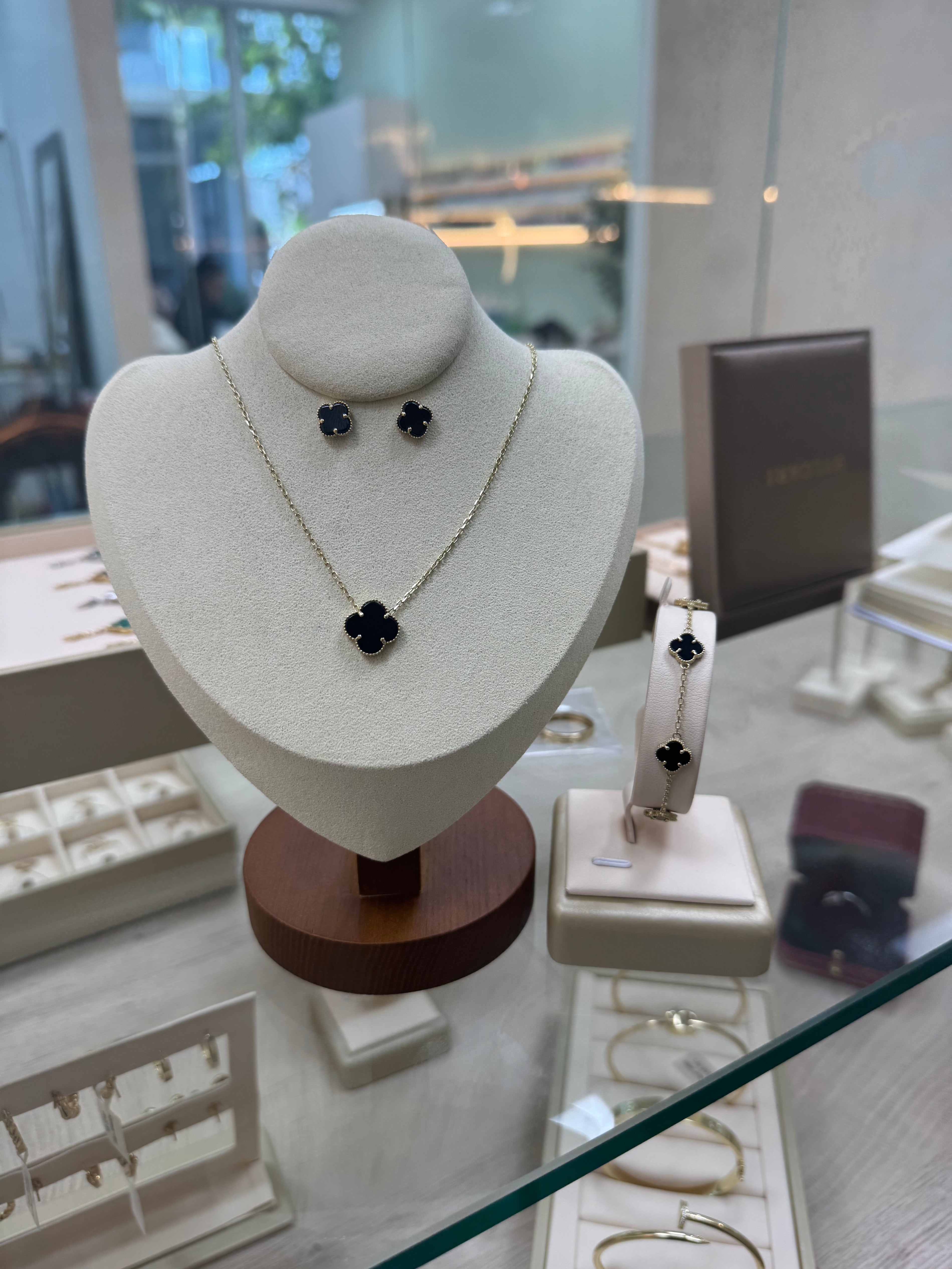 10K Gold Set Black Clover