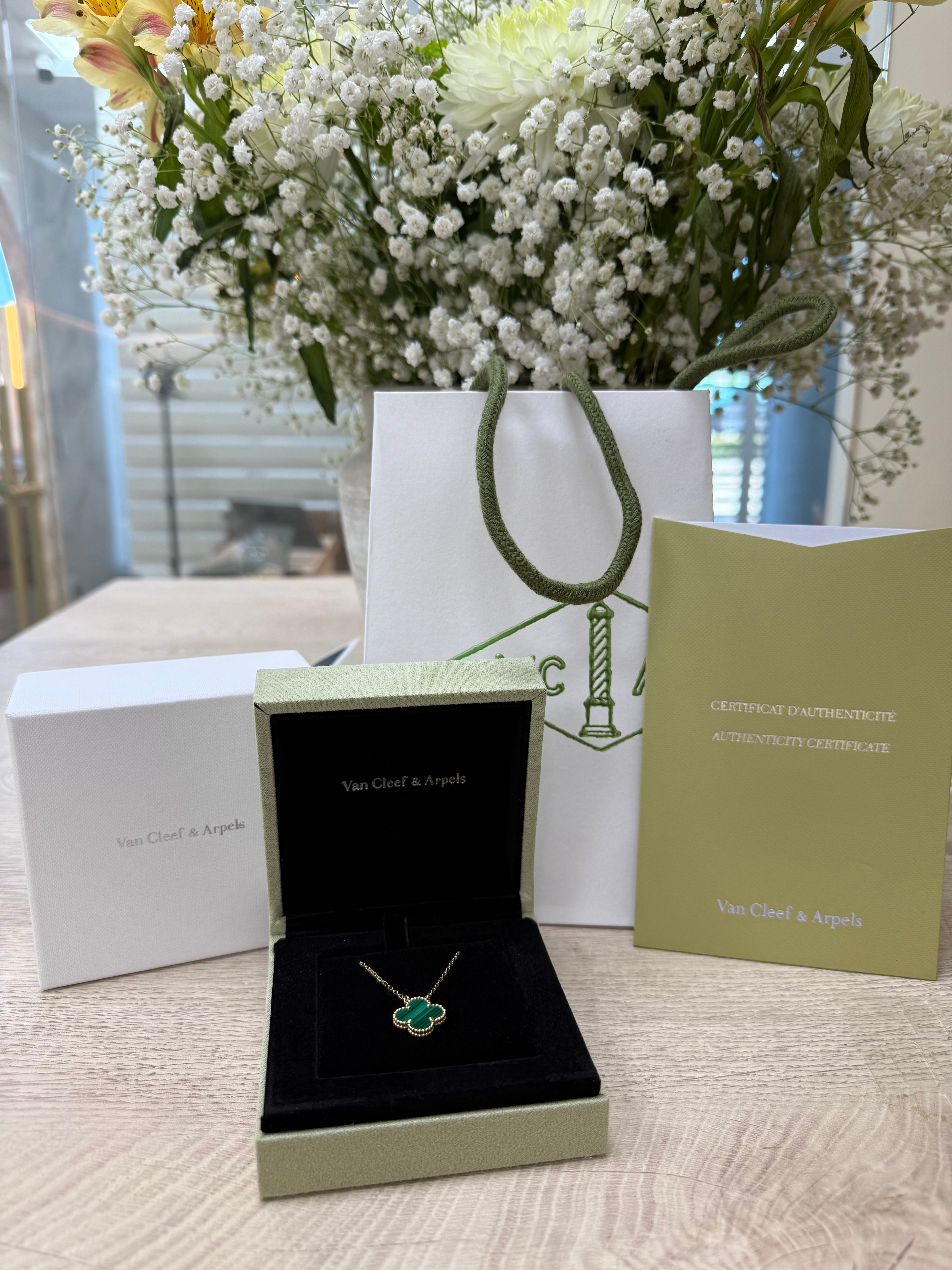 18k Gold One Clover Malachite necklace