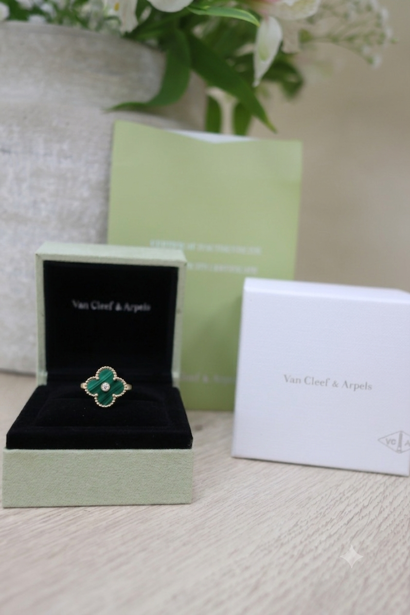 18k Gold Green Clover Ring