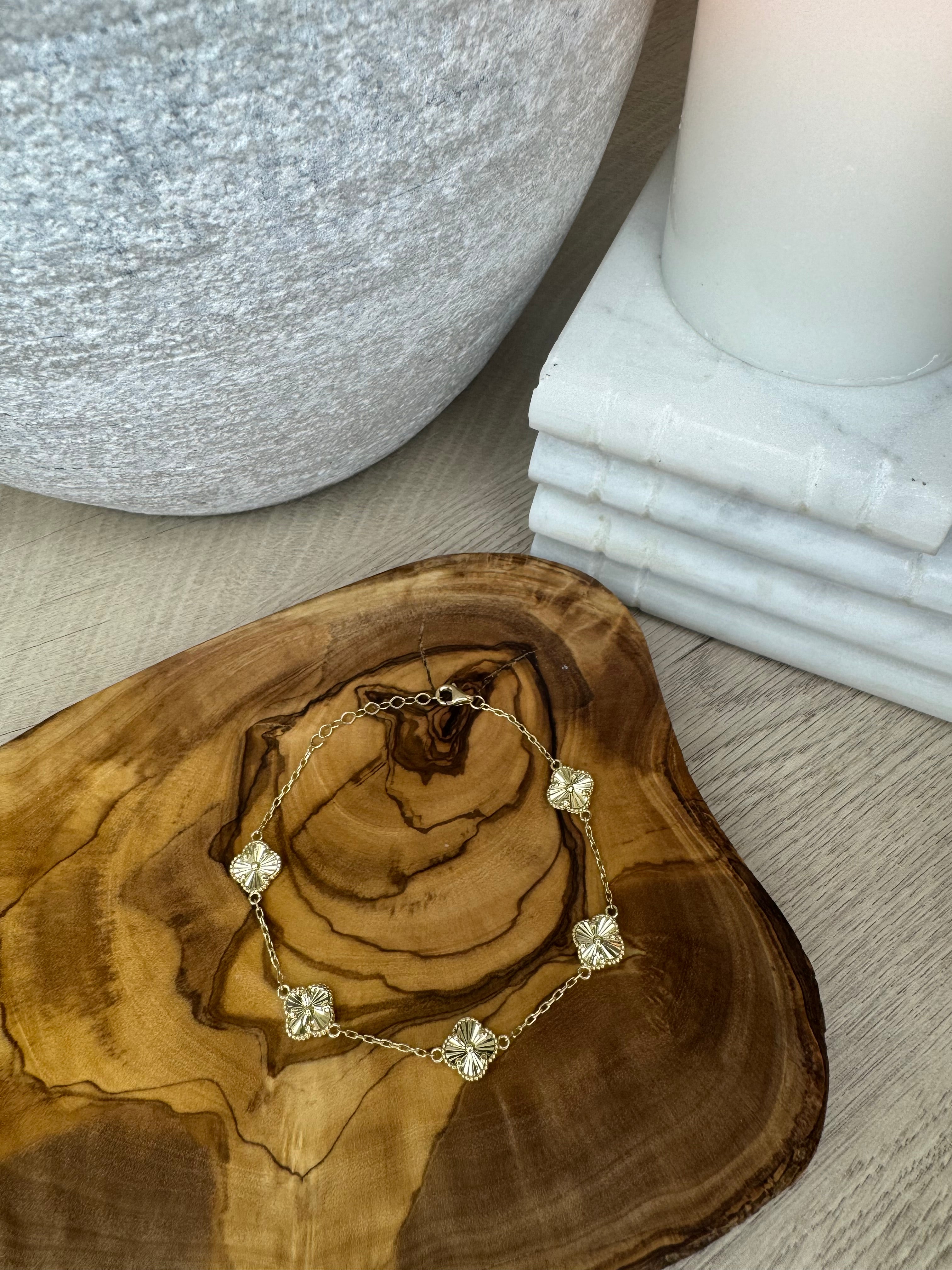 10K Gold bracelet small clover